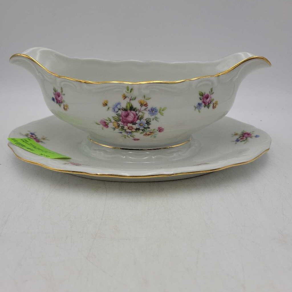 Gravy boat made in England (TRE)