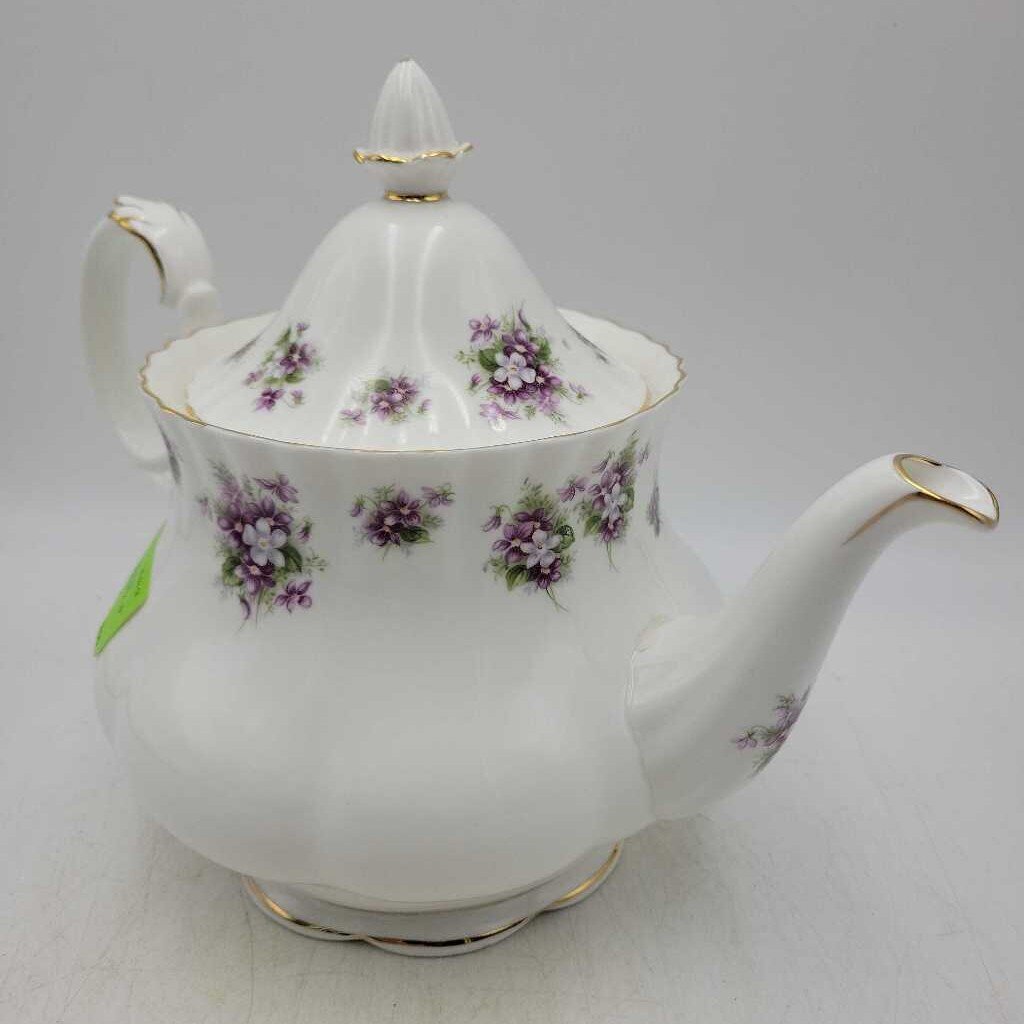 Royal Albert "Sweet Violet" Teapot (YVO) (602)