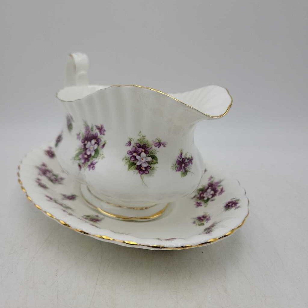Royal Albert "Sweet Violet" Gravy and Plate (YVO) (602)