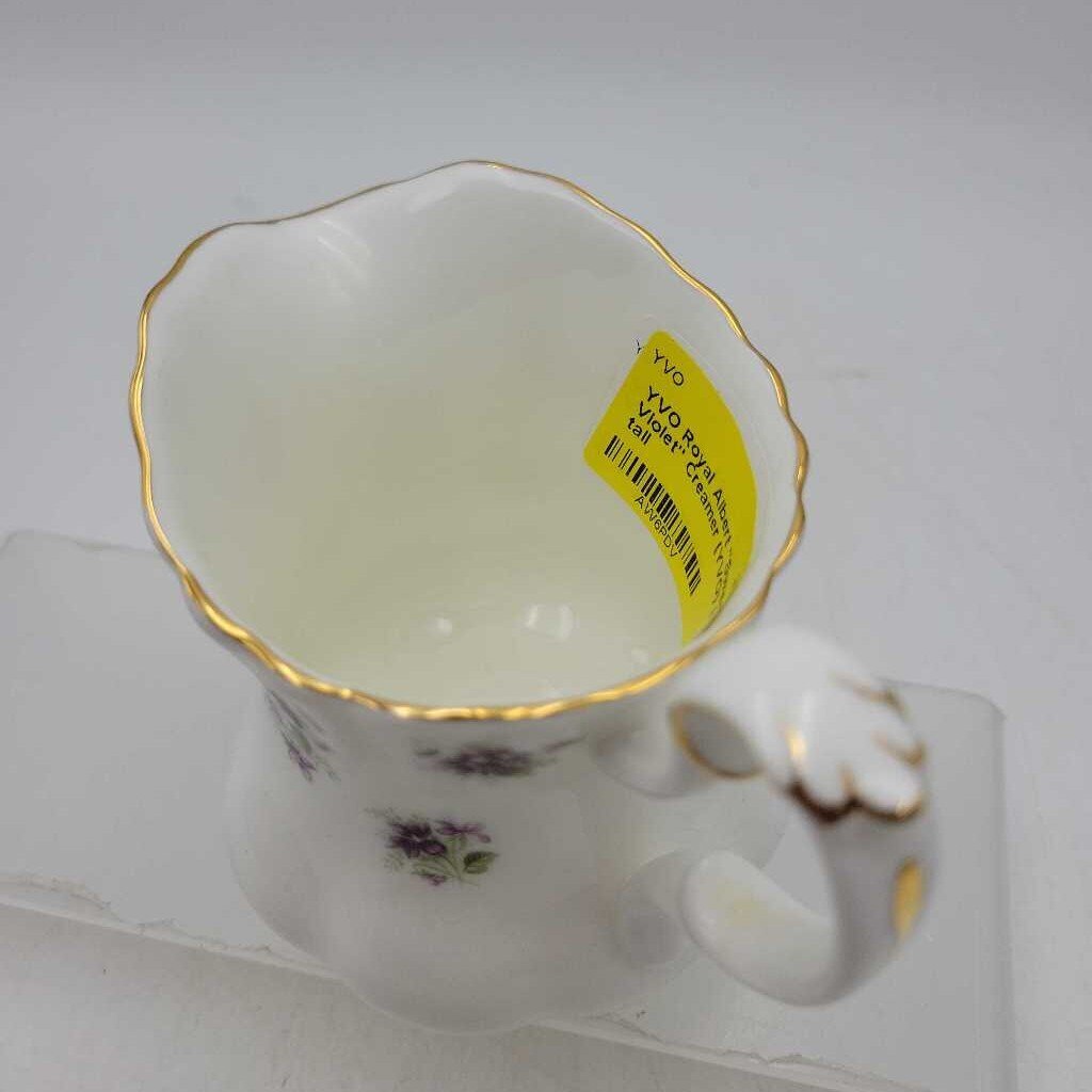 Royal Albert "Sweet Violet" Creamer (YVO) (602)