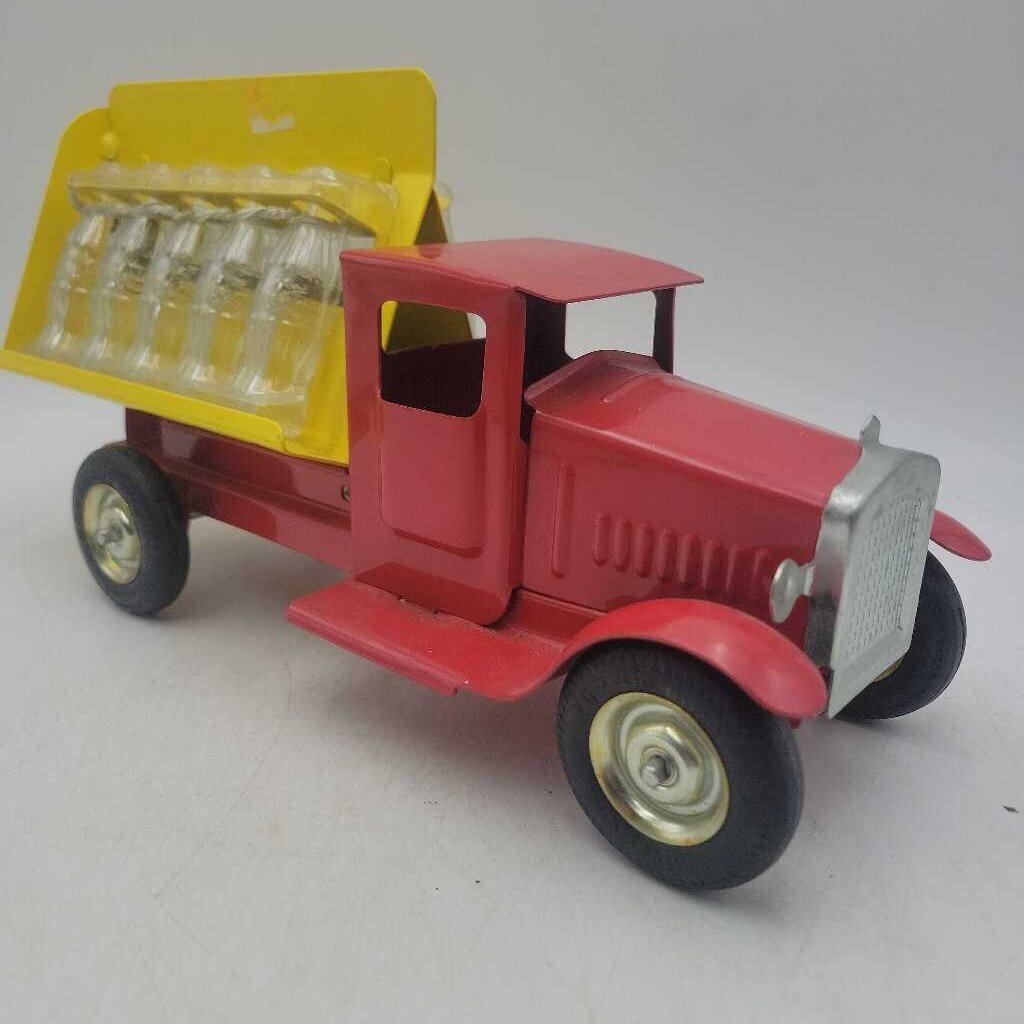Metal Craft Truck 1930 Model Reproduction with mini coke bottles (DMG) 518