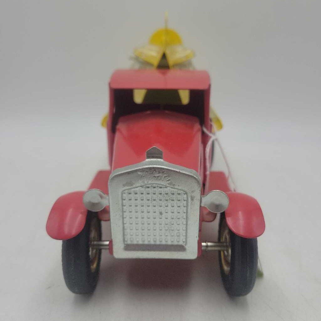 Metal Craft Truck 1930 Model Reproduction with mini coke bottles (DMG) 518