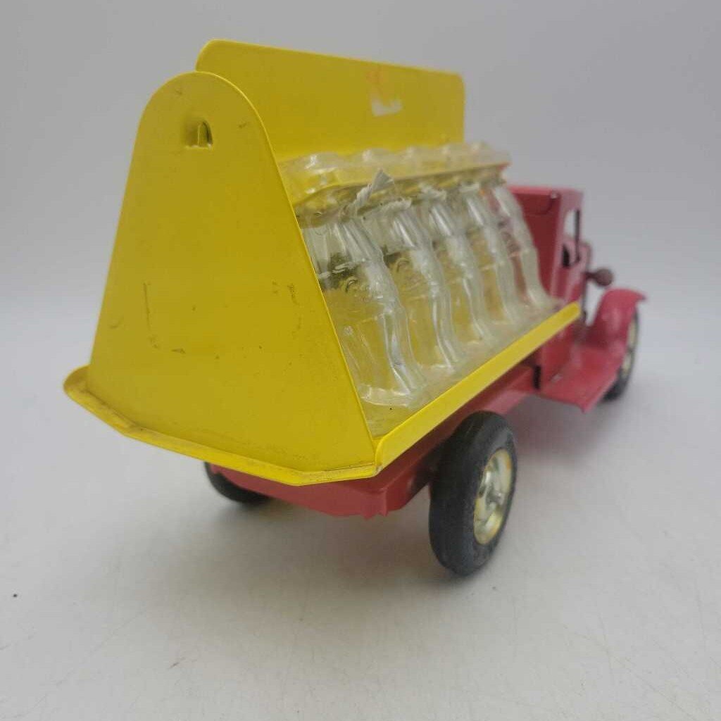 Metal Craft Truck 1930 Model Reproduction with mini coke bottles (DMG) 518