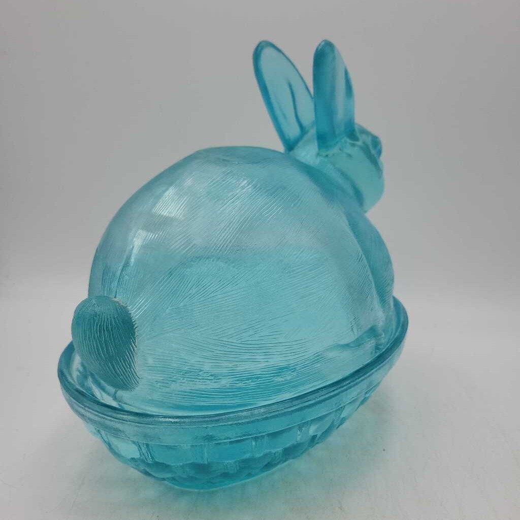Large Blue Bunny on a nest (US2)