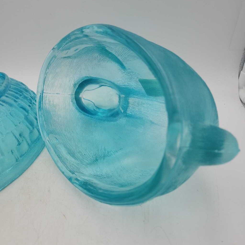 Large Blue Bunny on a nest (US2)