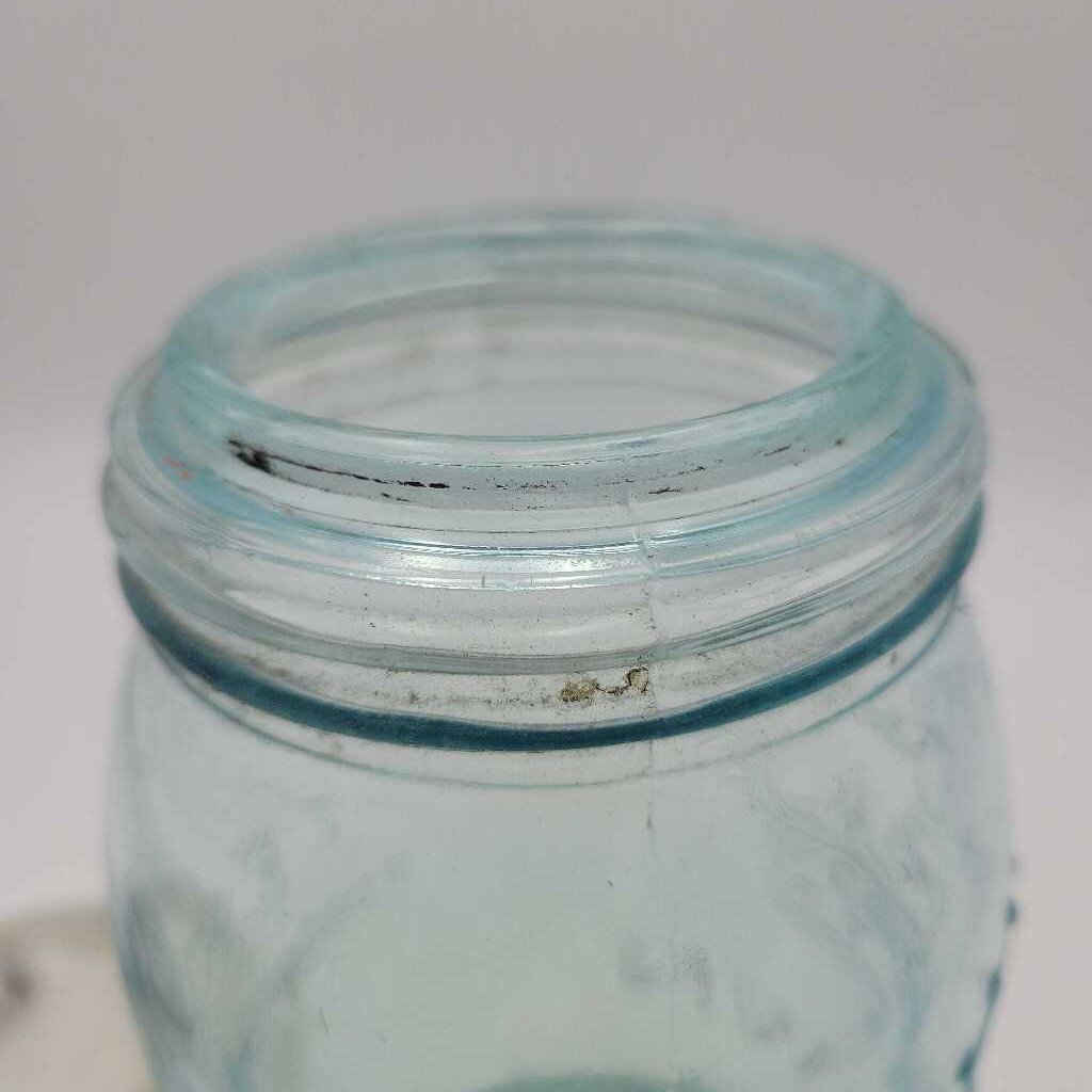 T.Eaton Co. Crown Quart Jar (JAS)