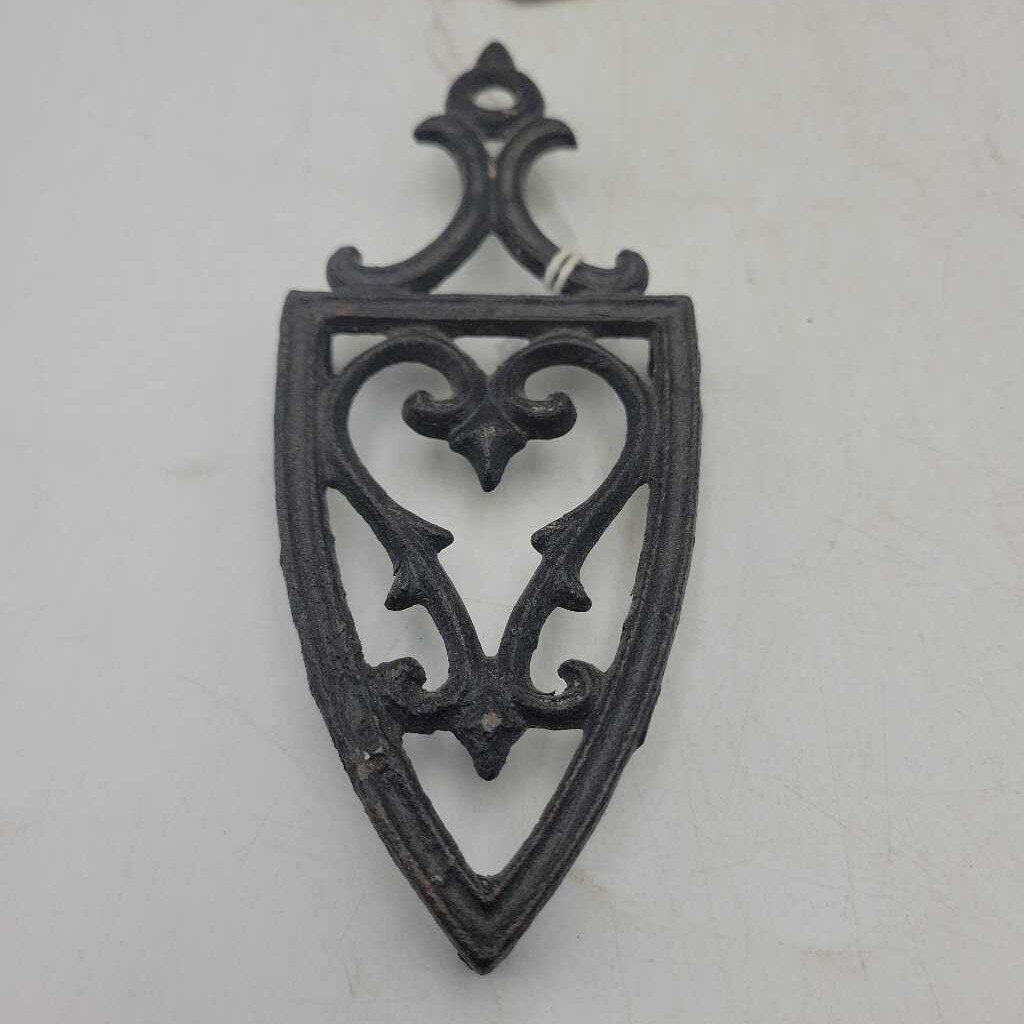 Miniature Cast Iron Trivet Heart (JEF)