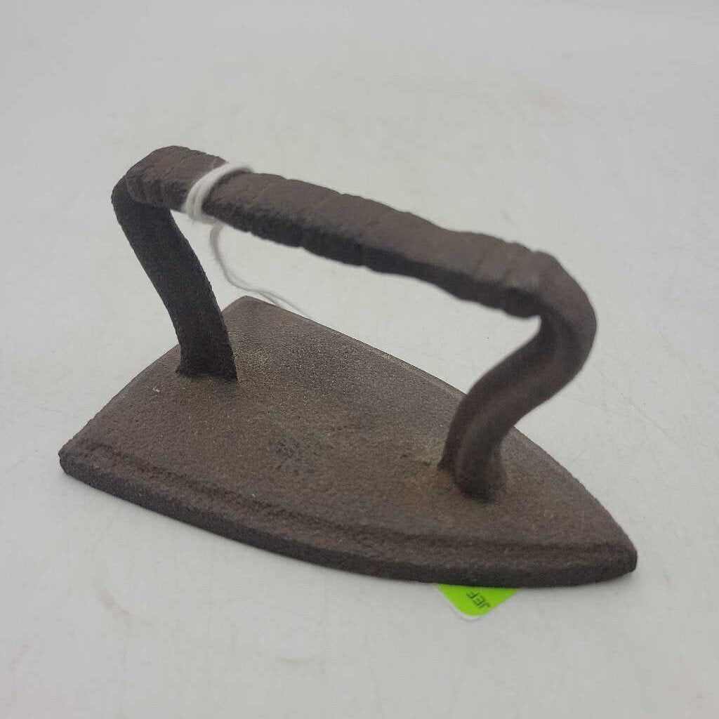 Miniature cat iron Sad Iron (JEF)