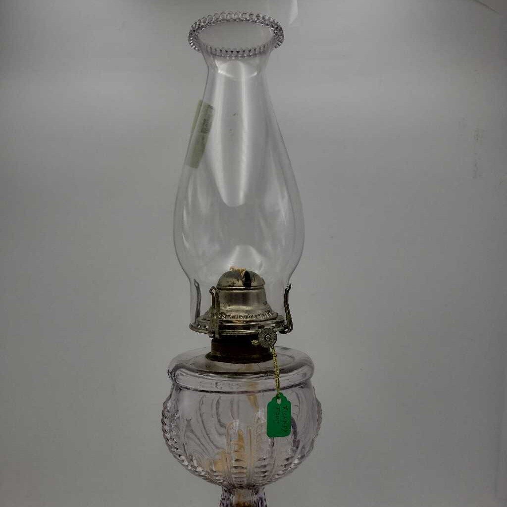 Antique Oil Lamp Turkey's foot Suncast purple (JAS)