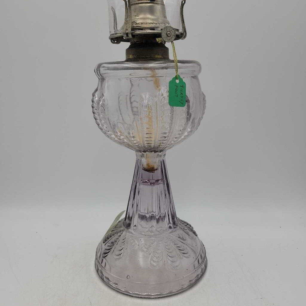 Antique Oil Lamp Turkey's foot Suncast purple (JAS)