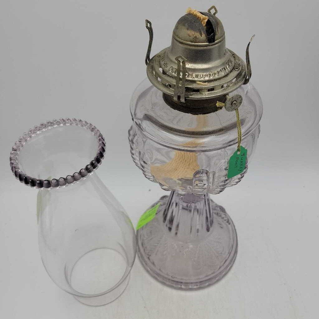 Antique Oil Lamp Turkey's foot Suncast purple (JAS)