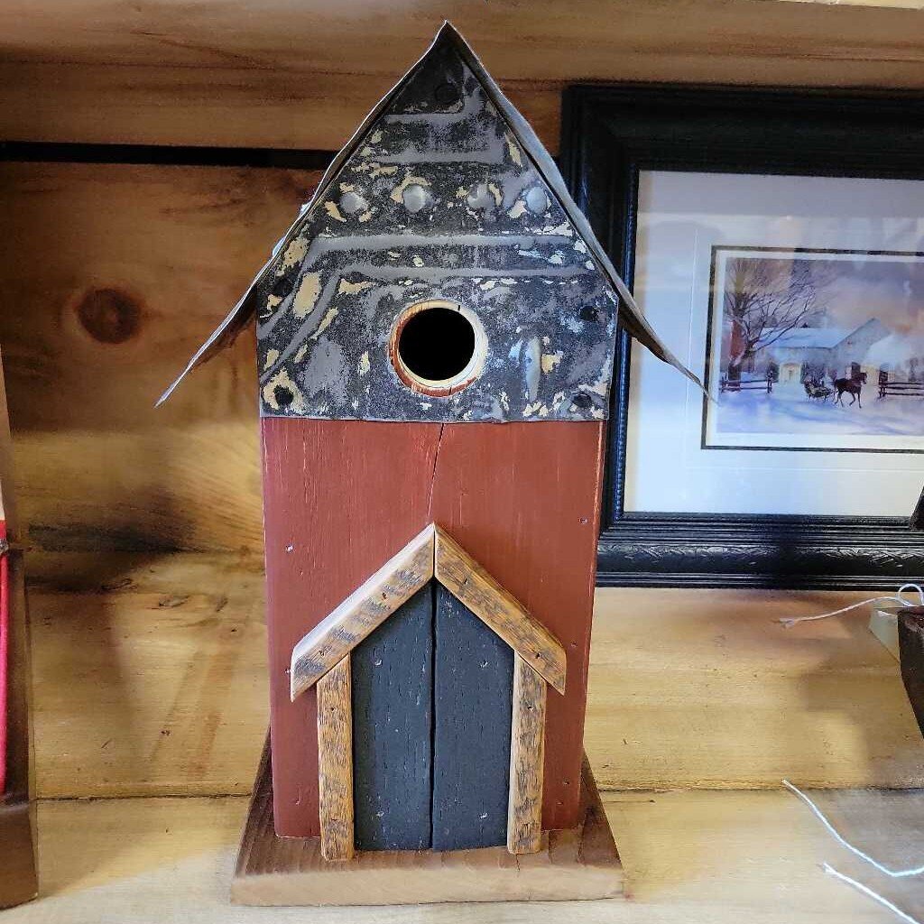 Birdhouse burgundy with black door (PC)
