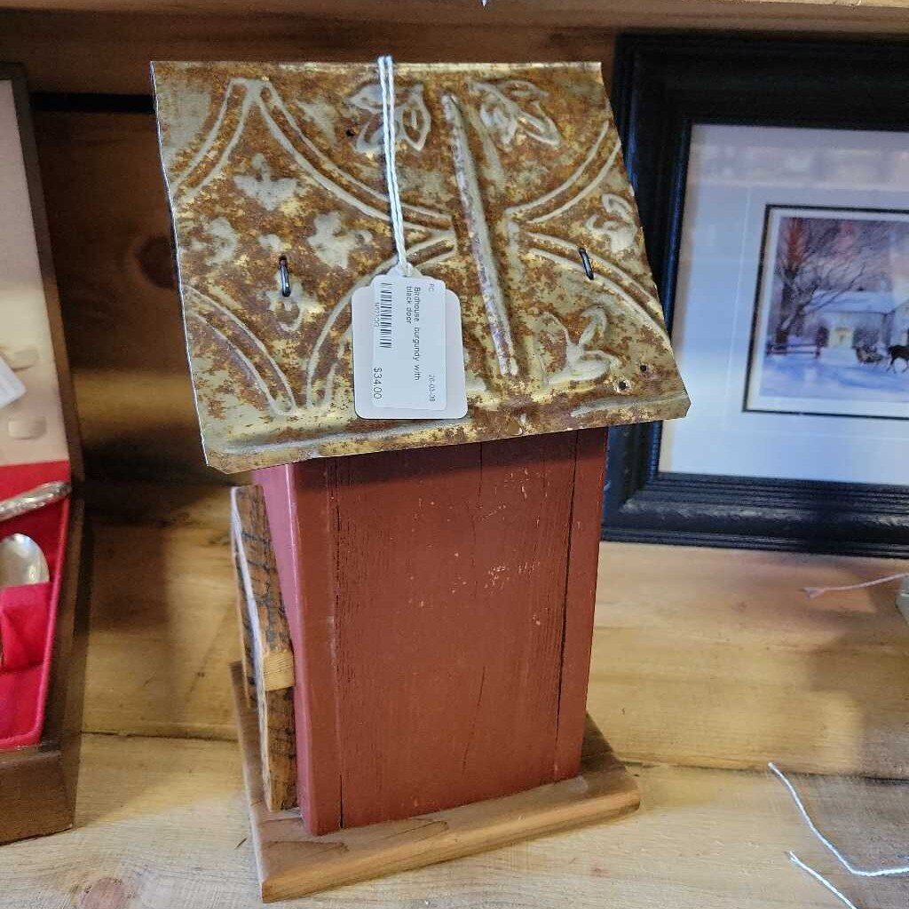 Birdhouse burgundy with black door (PC)