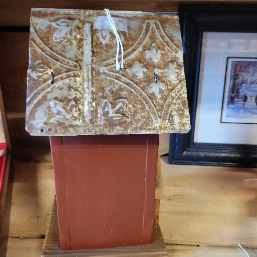Birdhouse burgundy with black door (PC)