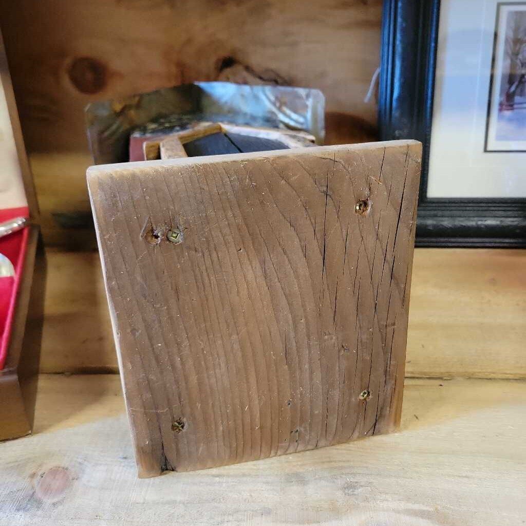 Birdhouse burgundy with black door (PC)