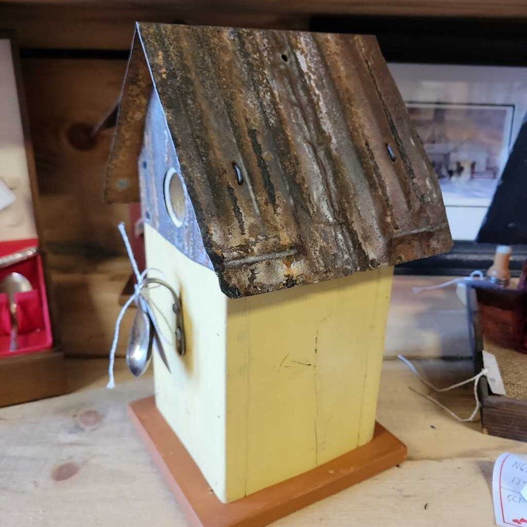 Birdhouse yellow with spoon (PC)