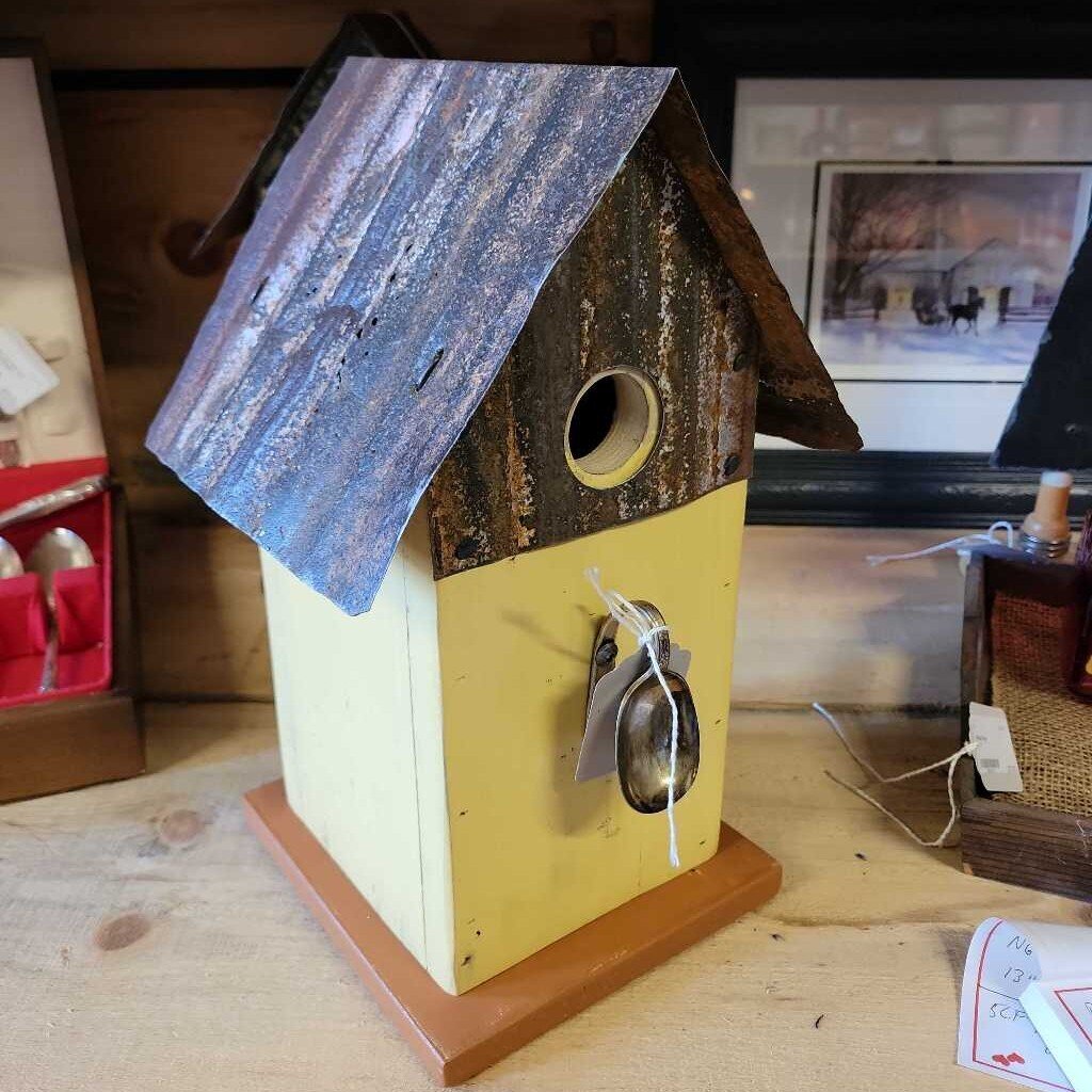 Birdhouse yellow with spoon (PC)