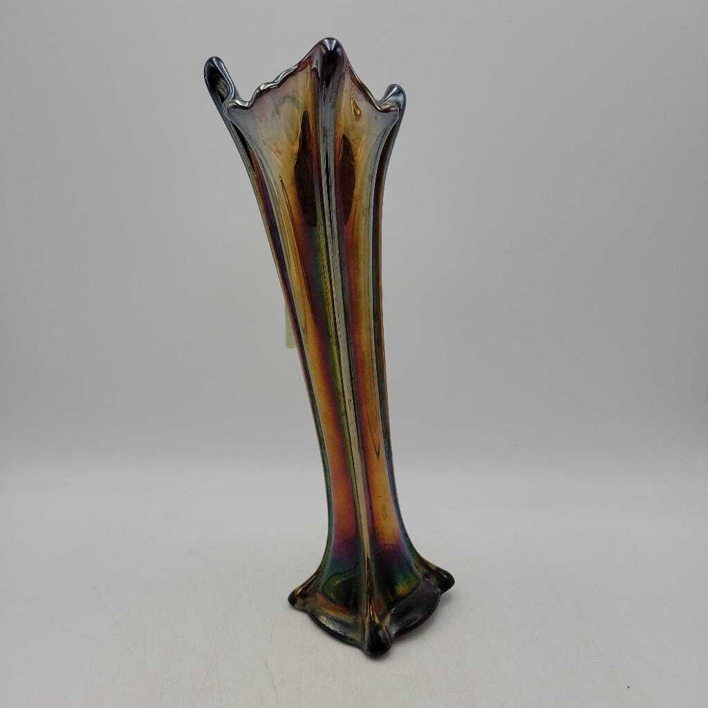 Carnival glass vase (DEB)