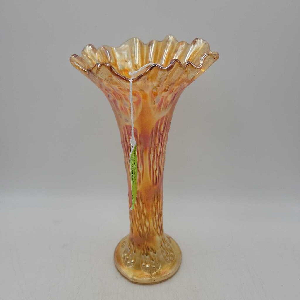 Carnival glass vase (DEB)
