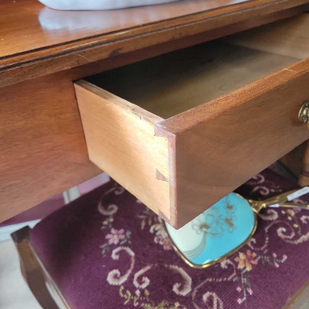 Antique Makeup Table (YVO) (603)