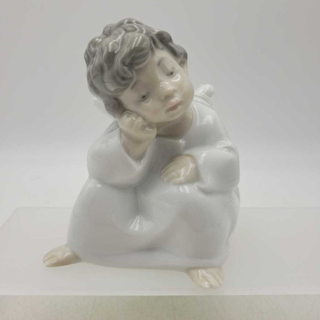 Lladro Thinking Angel Boy (DEB)