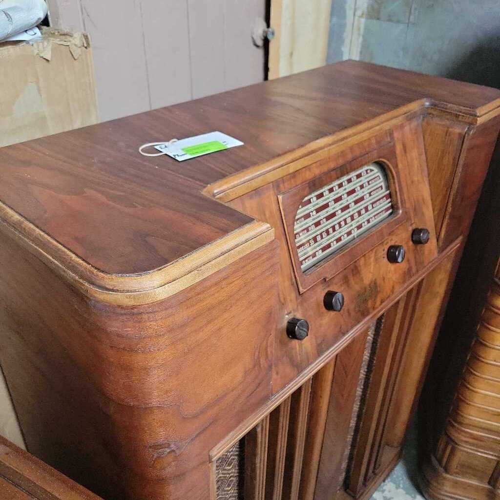 Dominion Electric Radio Floor Model IT 55PT