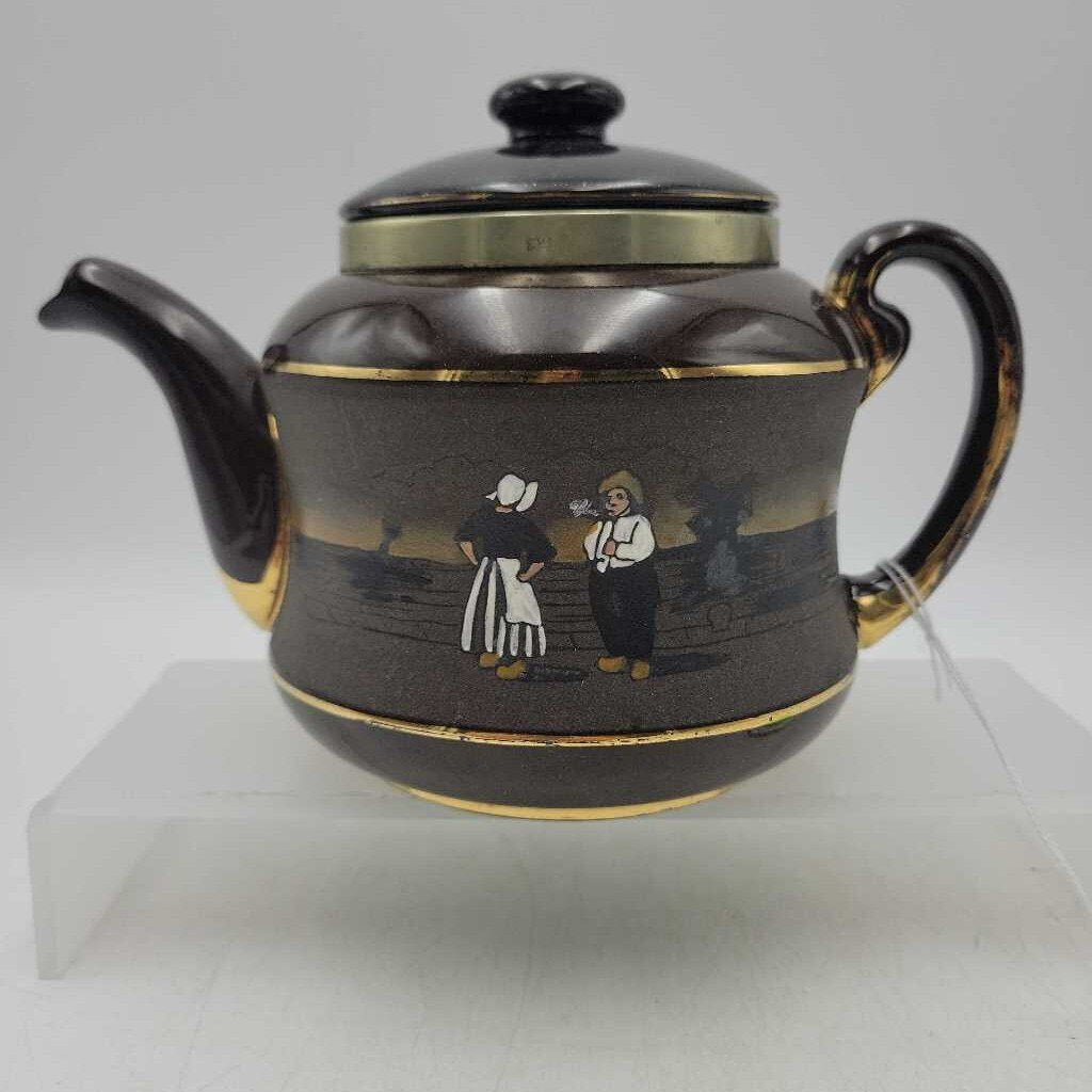 Taylor Tunnicliffe & Co Tea Pot 1908 (GEC)