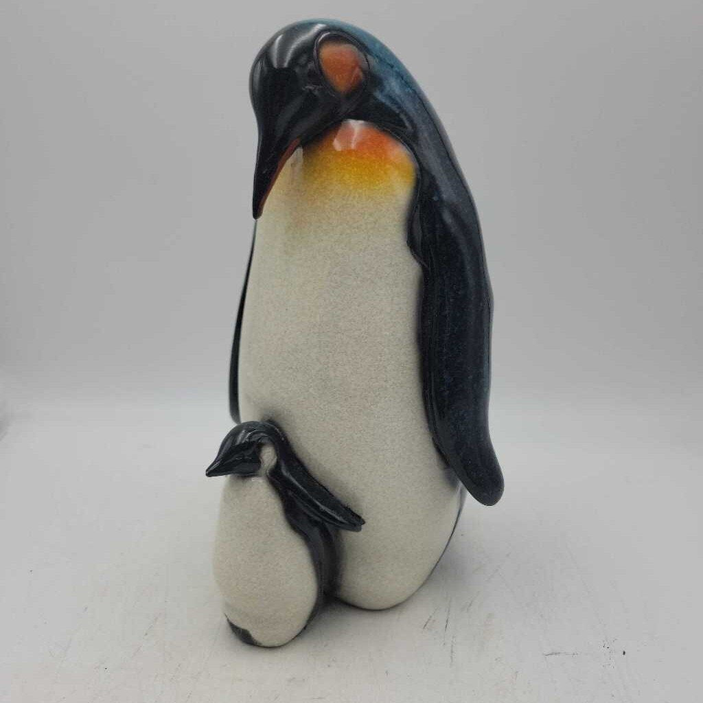 Penquin Mom with Chick Juliana Pottery (GEC)
