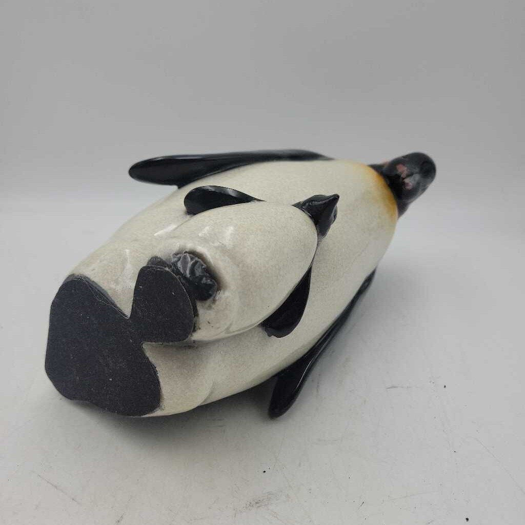 Penquin Mom with Chick Juliana Pottery (GEC)