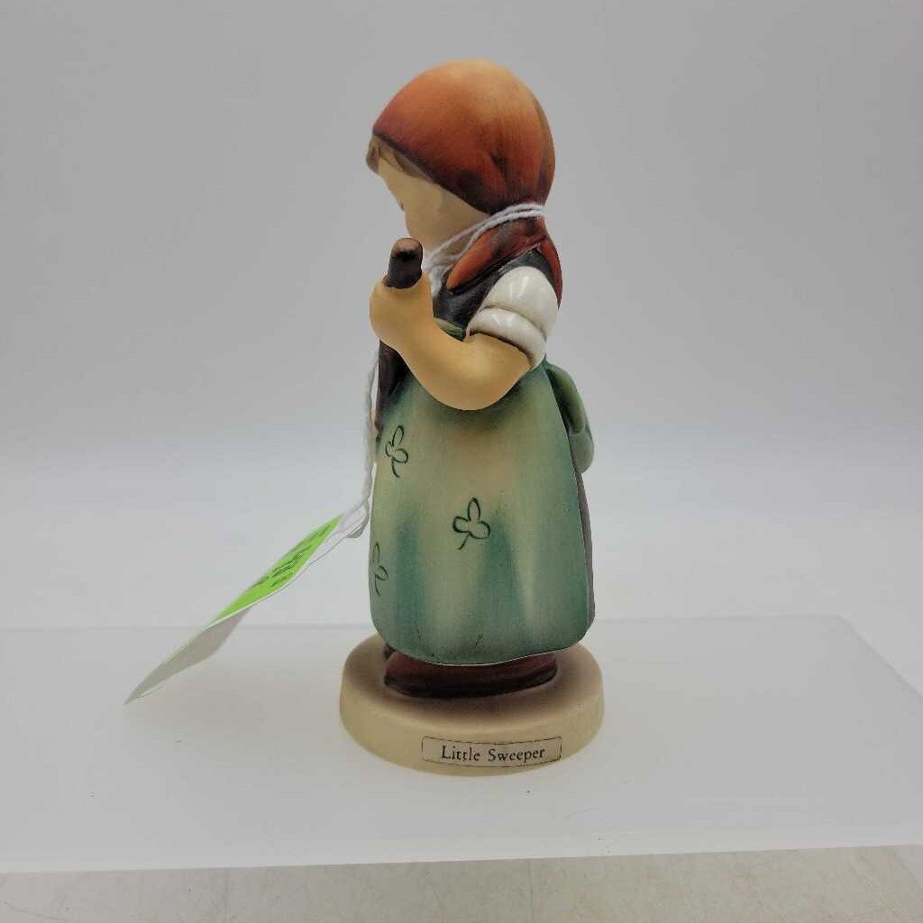 Goebel Hummel Girl figure "Little Sweeper"