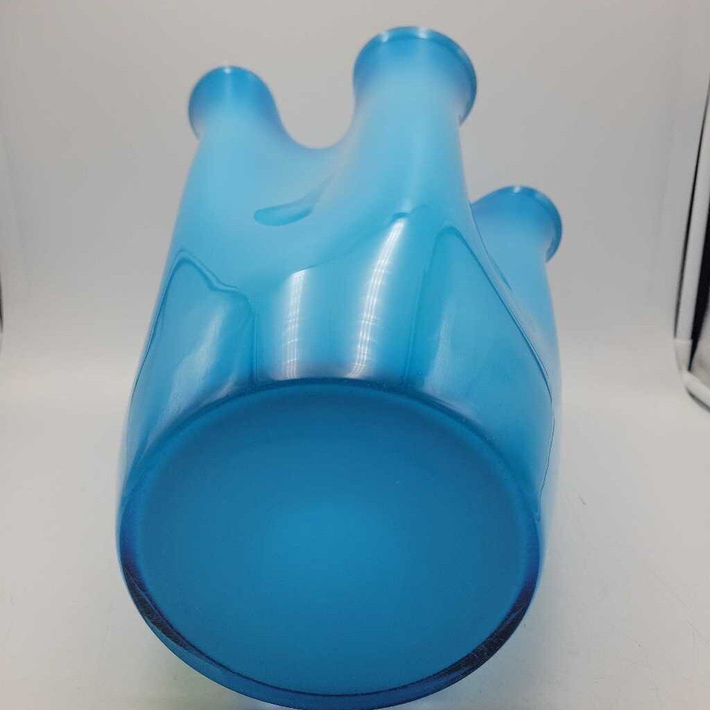 Large Blue & White Art Glass Fluted Vase (TWS)