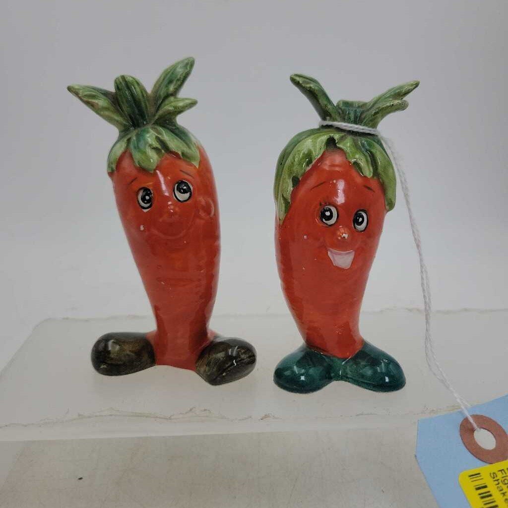 Vintage Anthropomorphic Figural Carrot Salt & Pepper Shakers Japan (DR)