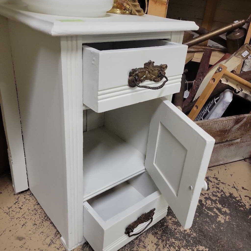 White night stand (RB)