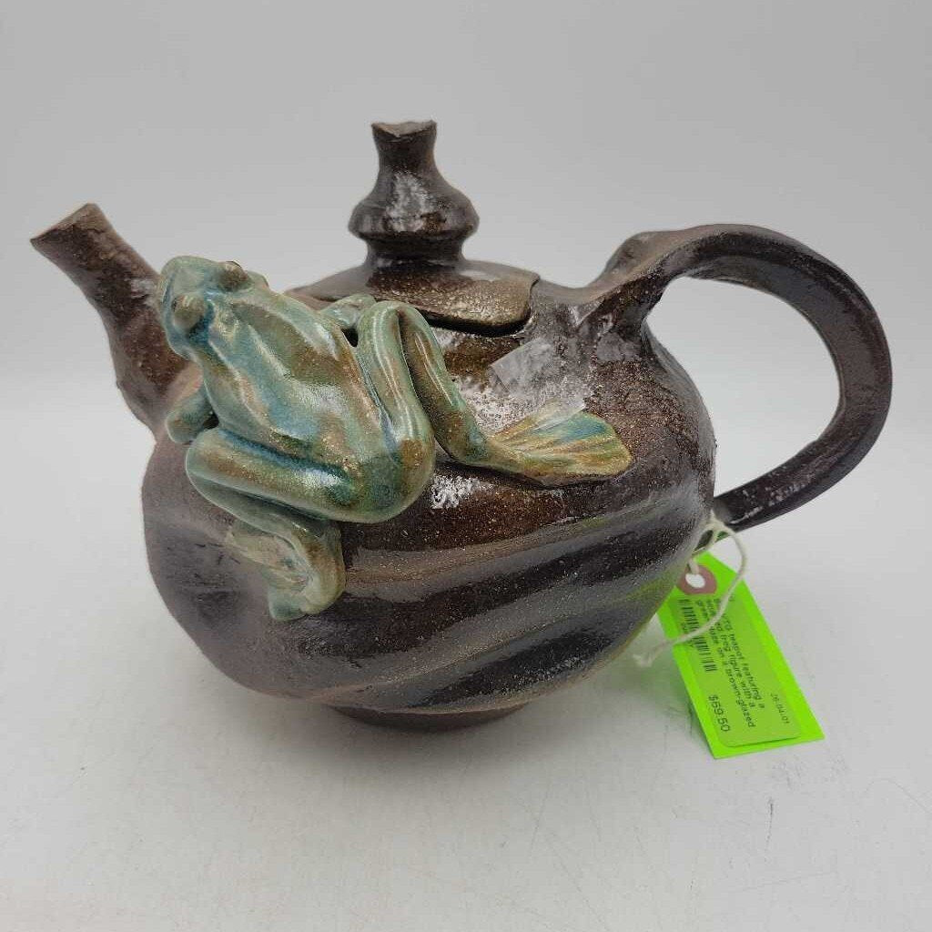 VTG teapot featuring a sculpted frog figure with a green glaze on a brown-glazed body (BG)