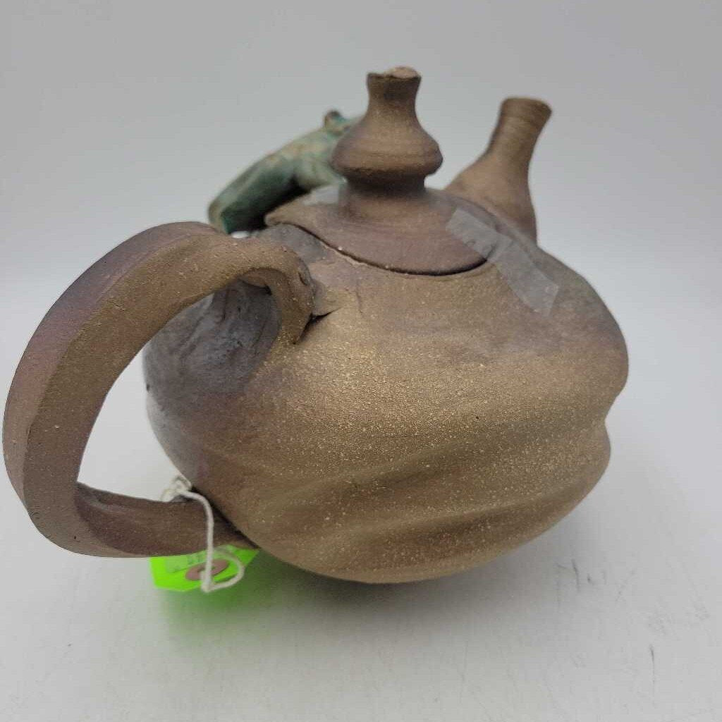 VTG teapot featuring a sculpted frog figure with a green glaze on a brown-glazed body (BG)