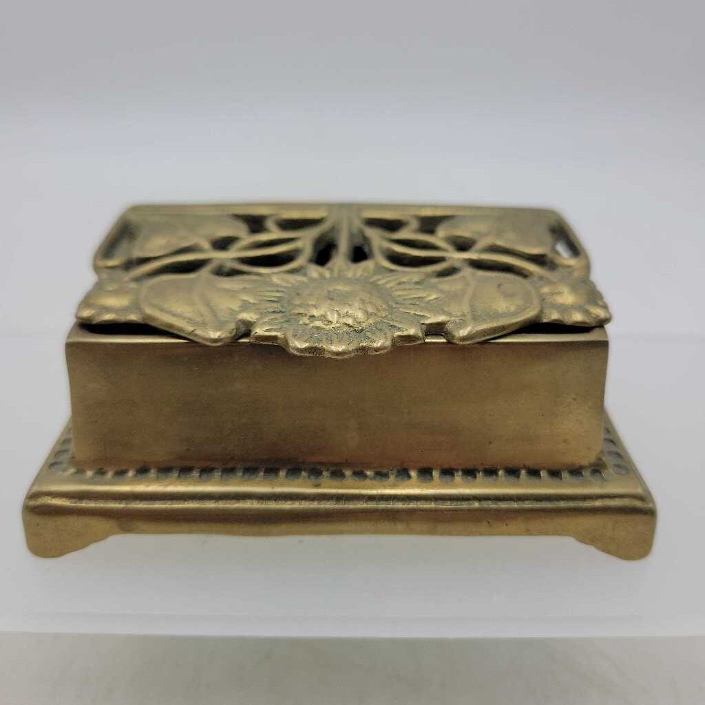 Ornate Brass Stamp Box (YVO) 604