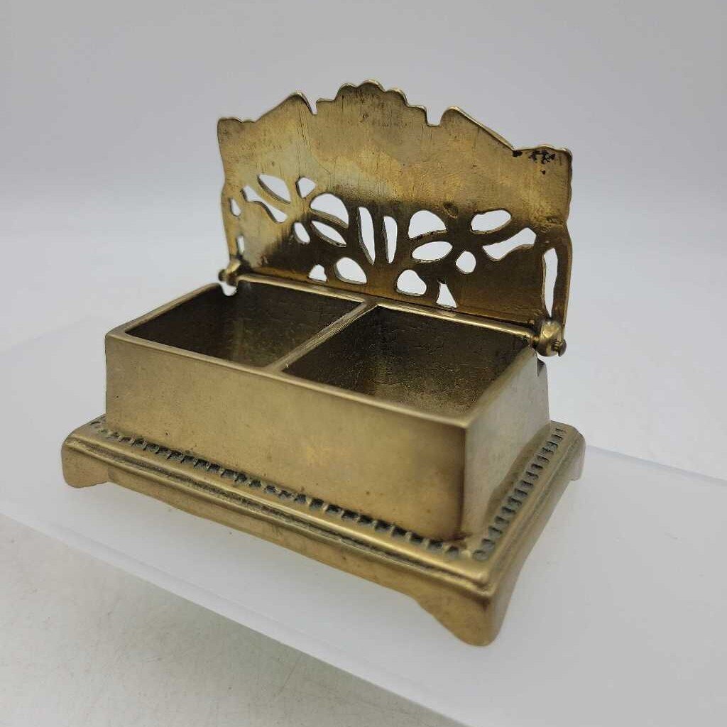 Ornate Brass Stamp Box (YVO) 604