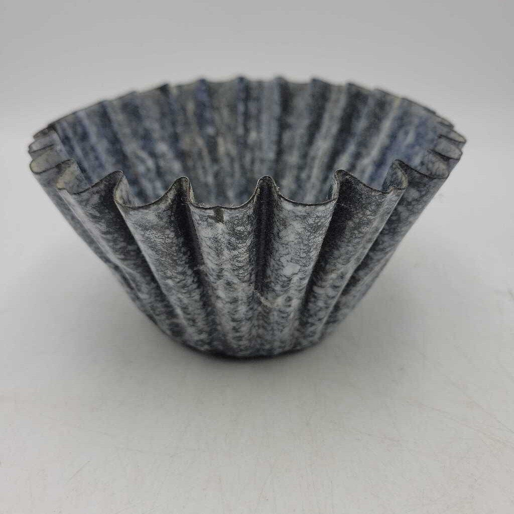 Antique Granite ware enamel Mold (YVO) (604)