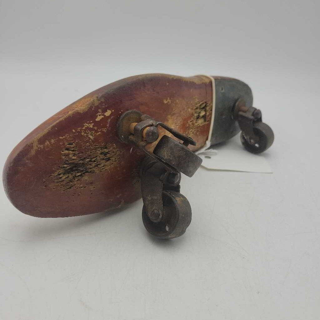 Wooden Shoe Form w Wheels (1772)