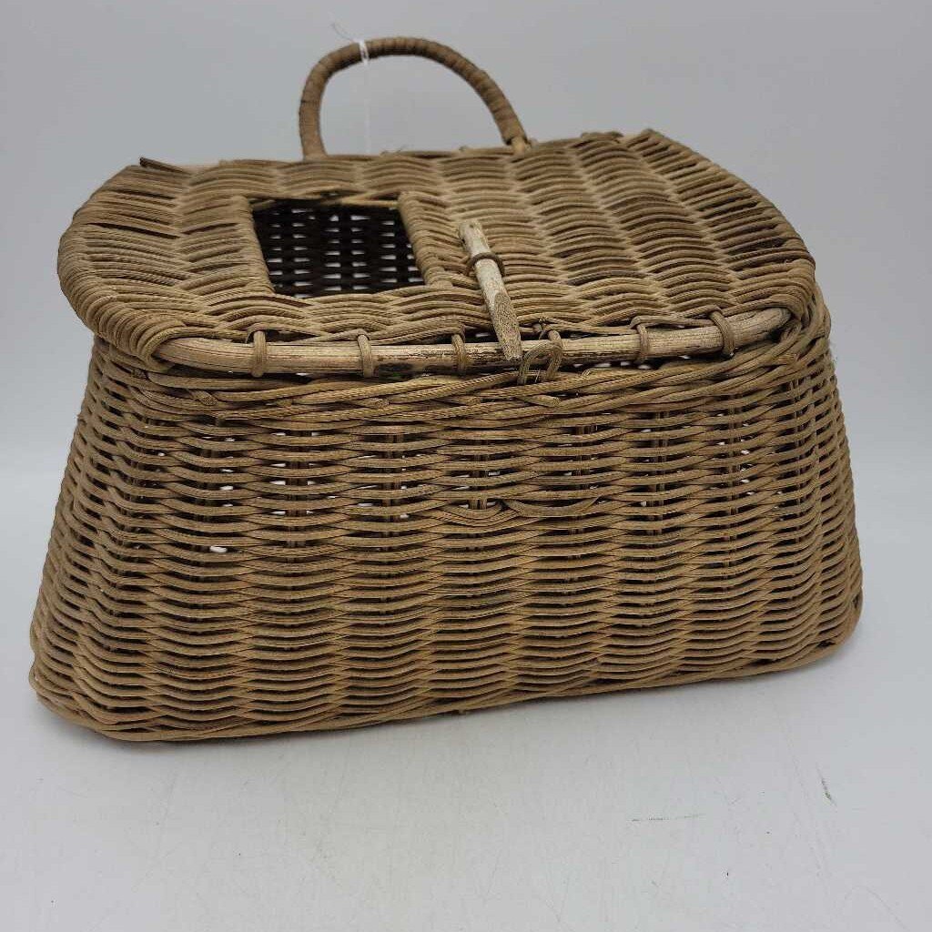 Early Wicker Fishing Creel (DR)