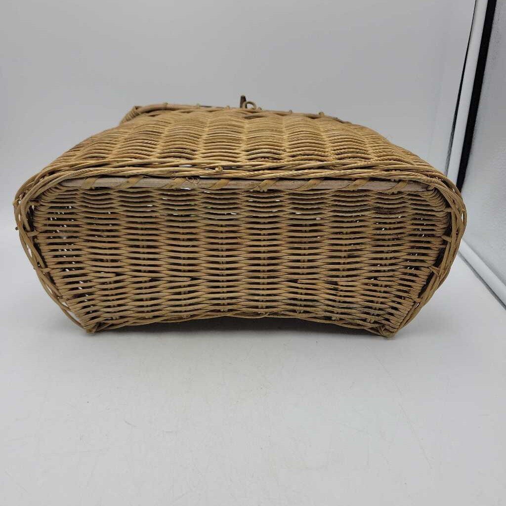 Early Wicker Fishing Creel (DR)