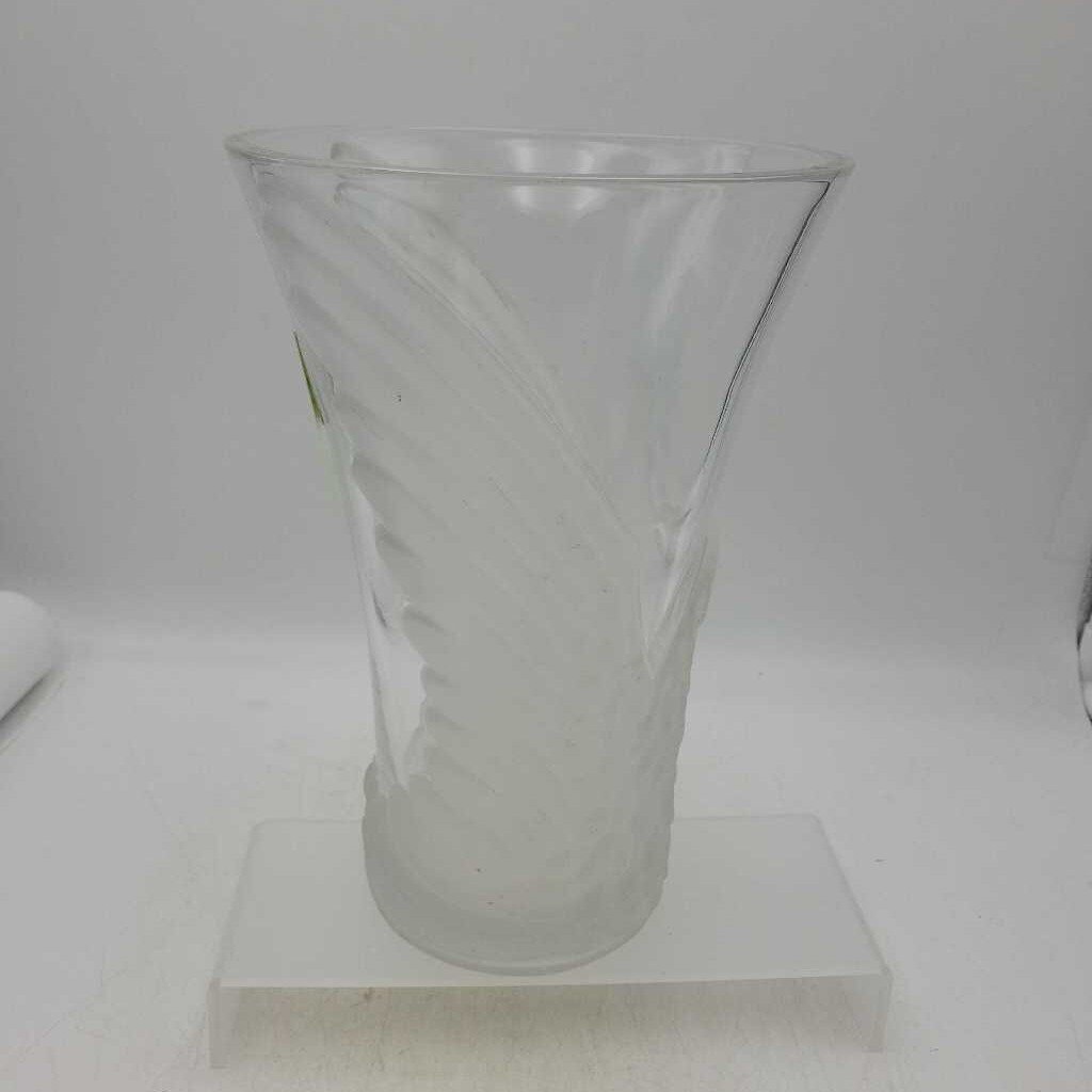Beautiful art glass vase with etched Eagle (DMG) 0064