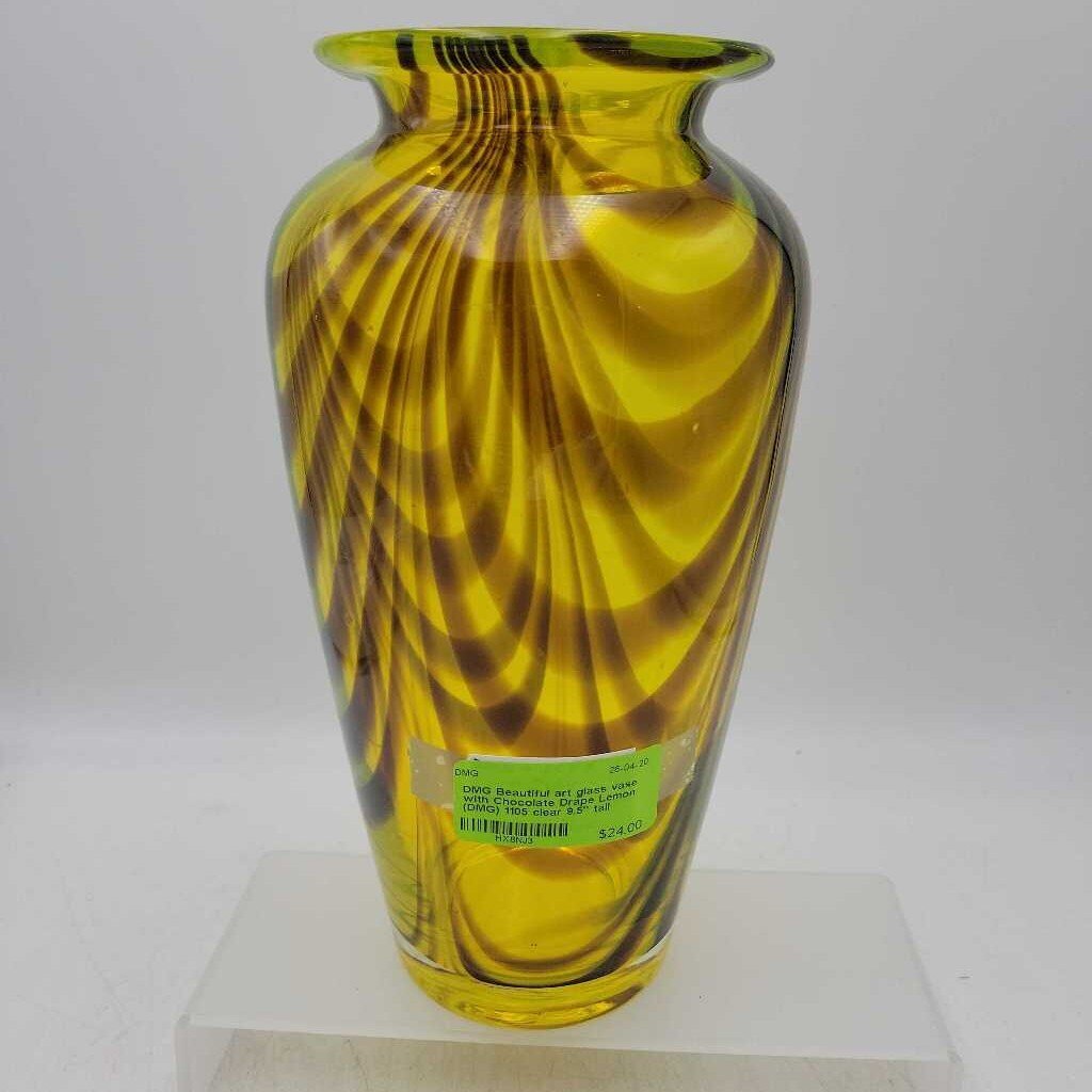 Beautiful art glass vase with Chocolate Drape Lemon (DMG) 1105