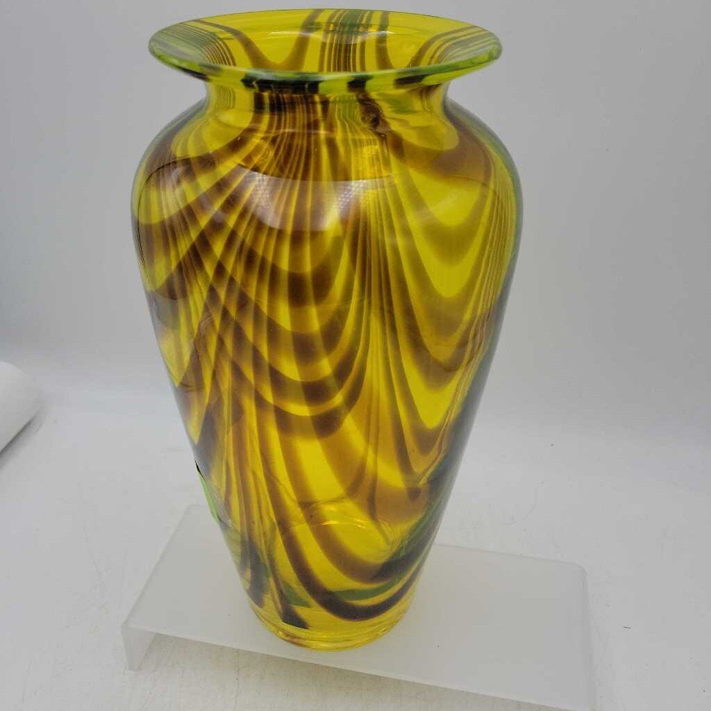 Beautiful art glass vase with Chocolate Drape Lemon (DMG) 1105