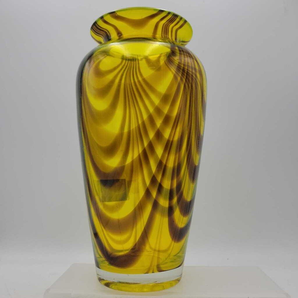 Beautiful art glass vase with Chocolate Drape Lemon (DMG) 1105