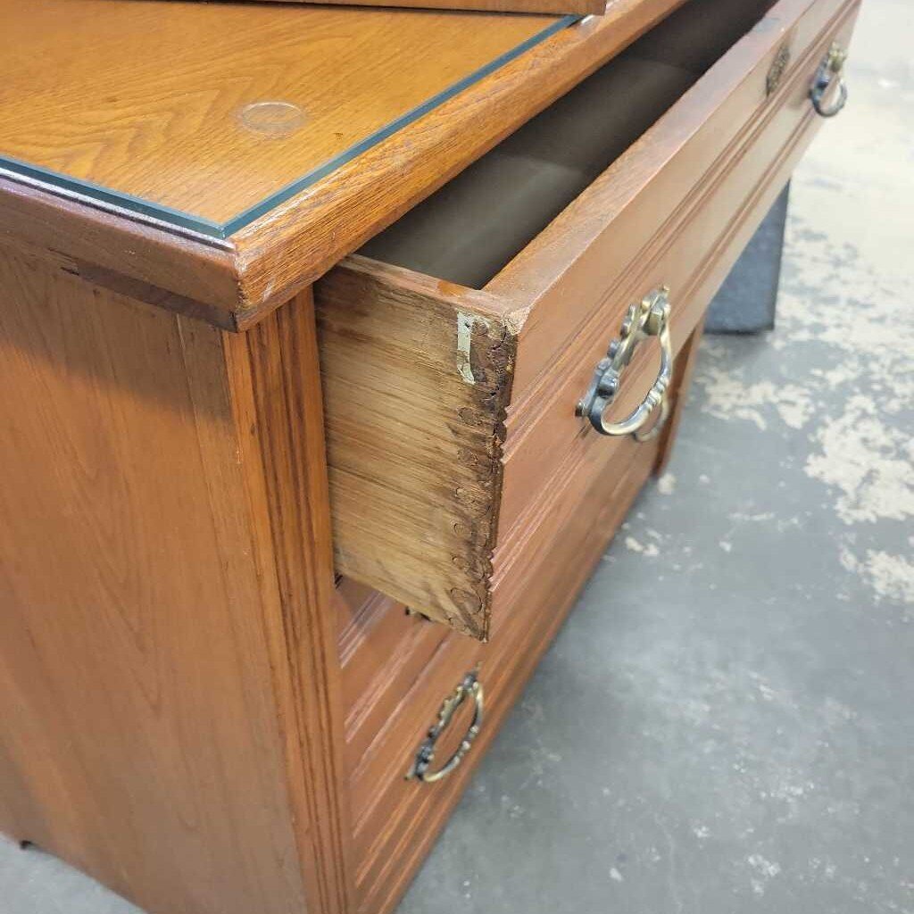 Three Drawer Pine Dresser w/Glass Top (YVO) (604)