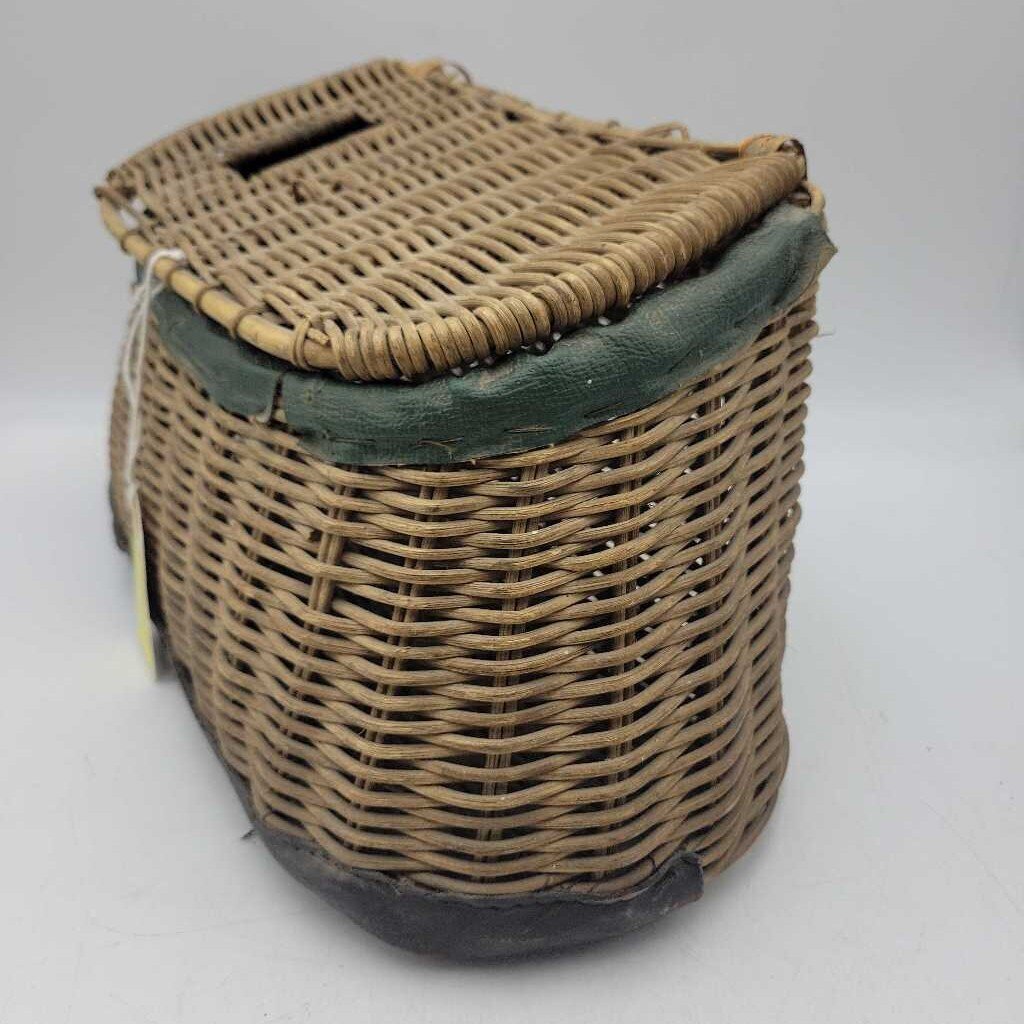 Antique Fishing Creel (US2)