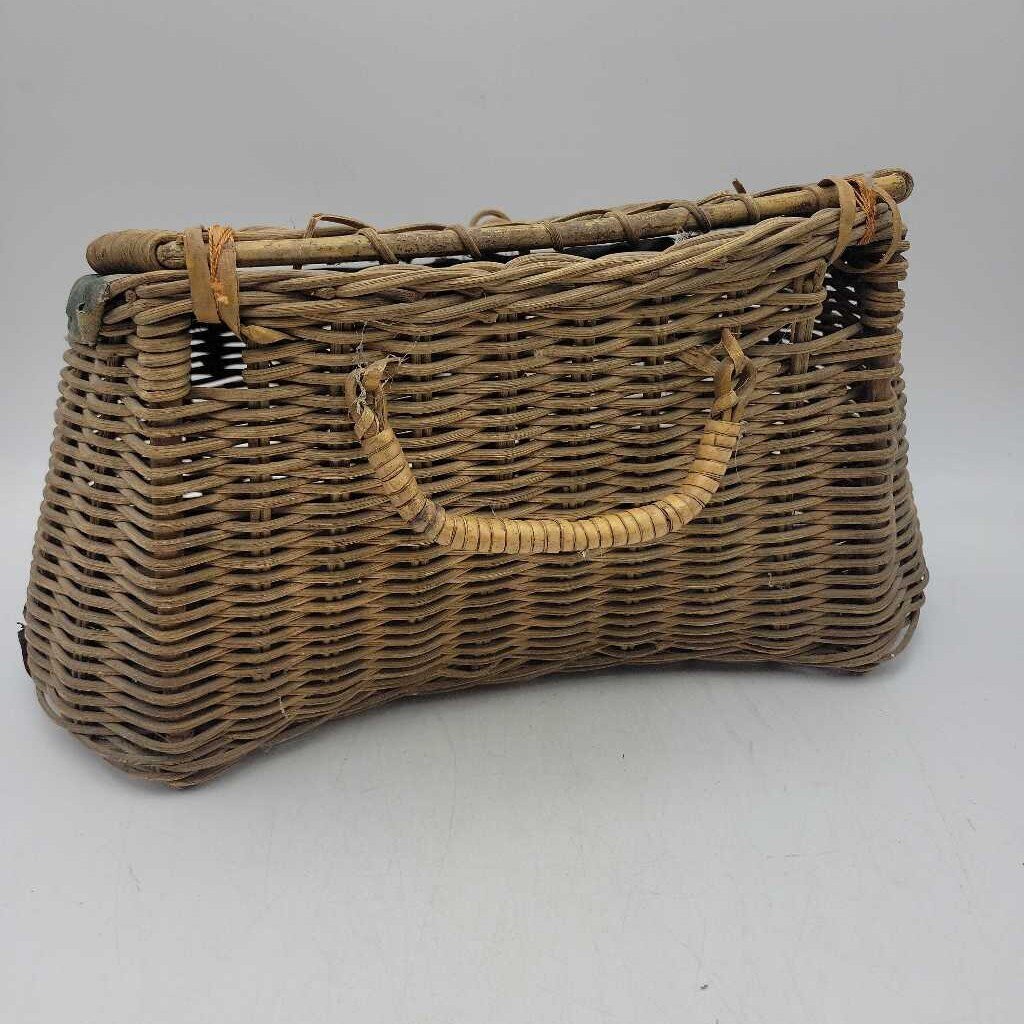 Antique Fishing Creel (US2)