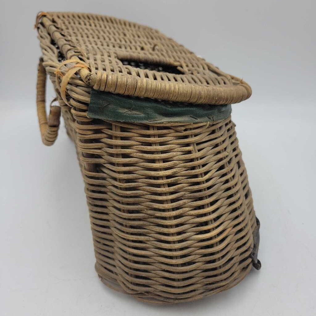 Antique Fishing Creel (US2)