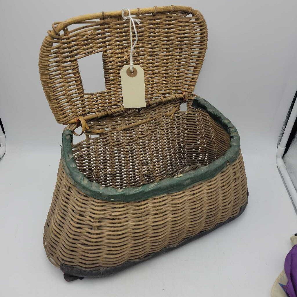 Antique Fishing Creel (US2)